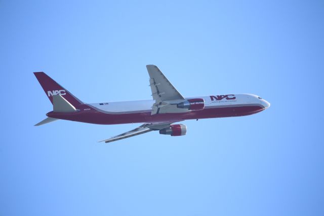 BOEING 767-300 (N565NC)