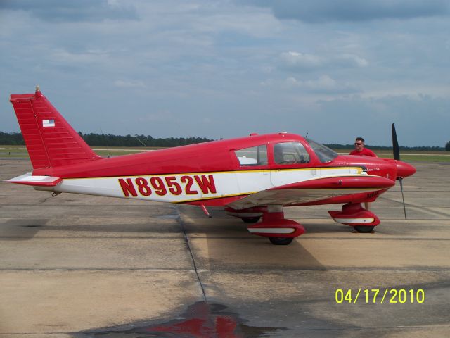 Piper Cherokee (N8952W) - Parked at Lone Star.