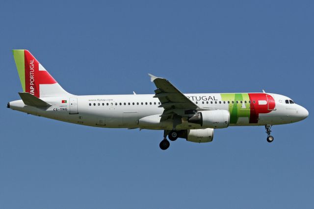 Airbus A320 (CS-TNG)