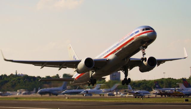 BOEING 767-200 (N612AA)