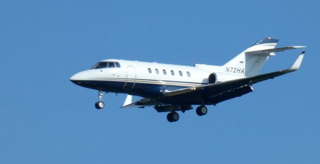 Hawker 800 (N72HA) - On short final is this 2000 Raytheon Hawker Beechcraft 800XP from the Summer of 2022.