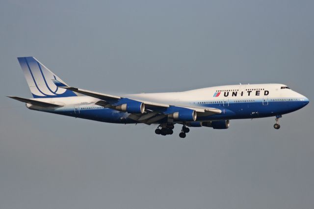 Boeing 747-400 (N182UA)