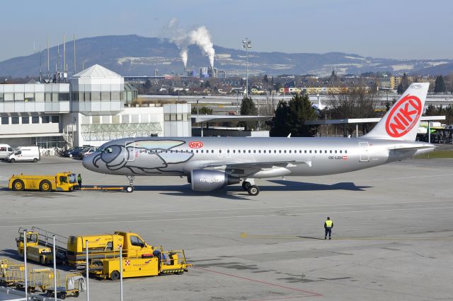 Airbus A320 (OE-LEH)