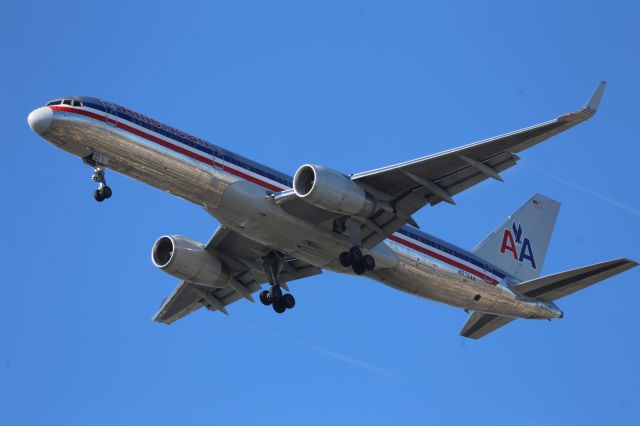 Boeing 757-200 (N676AN)