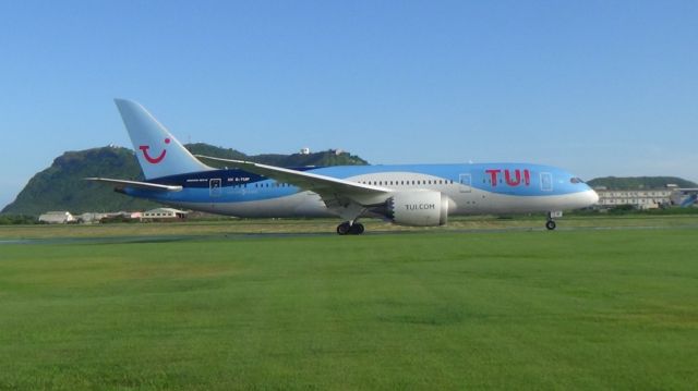 Boeing 787-8 (G-TUIF)