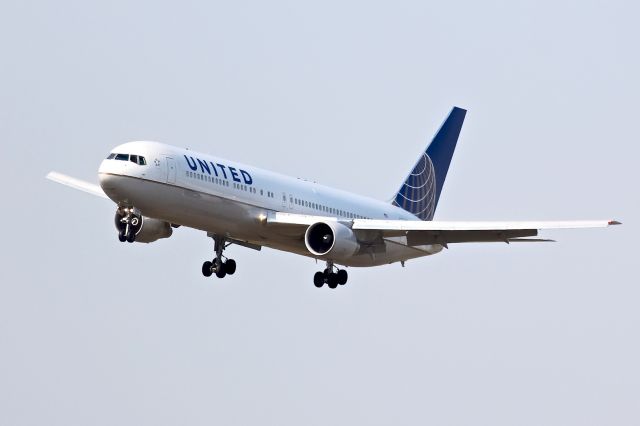 N565UA —