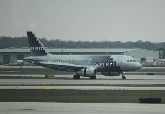 Airbus A319 (N522NK) - Landing at RSW on 02/11/2011