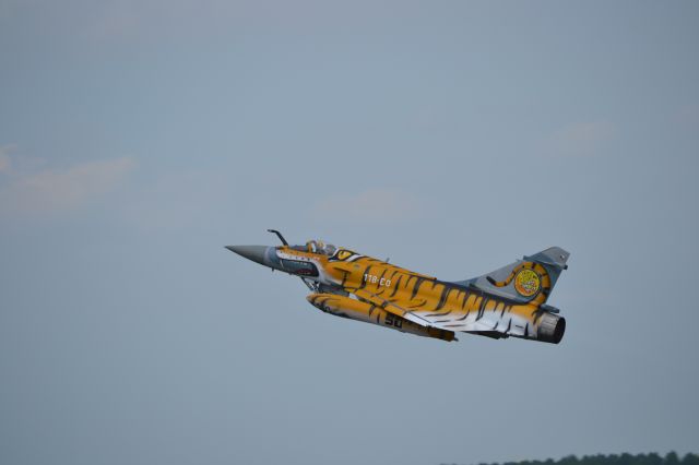 N118EQ — - 2011 dernier Tiger Meet organisé en France -au décollage de la Base aérienne 103 Cambrai- Epinoy br /Avion de l'ECE 5/330 "Cote d'Argent" basé à Mont de Marsan BA118