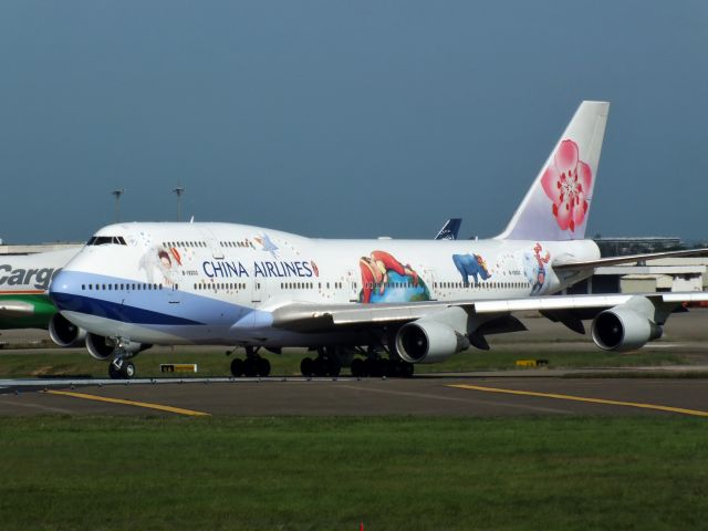 Boeing 747-400 (B-18203)