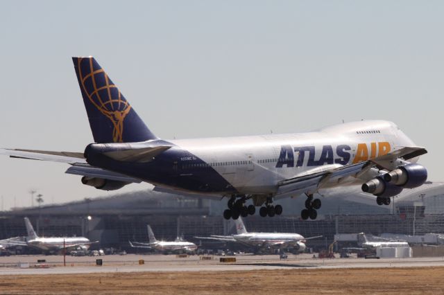 Boeing 747-200 —