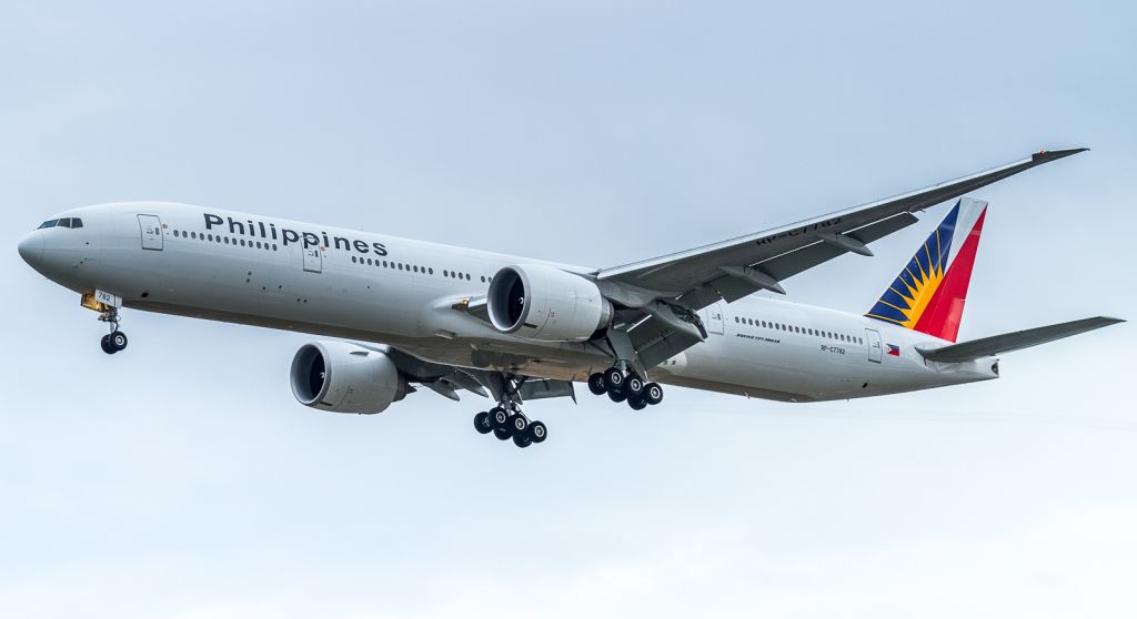 BOEING 777-300ER (RP-C7782)