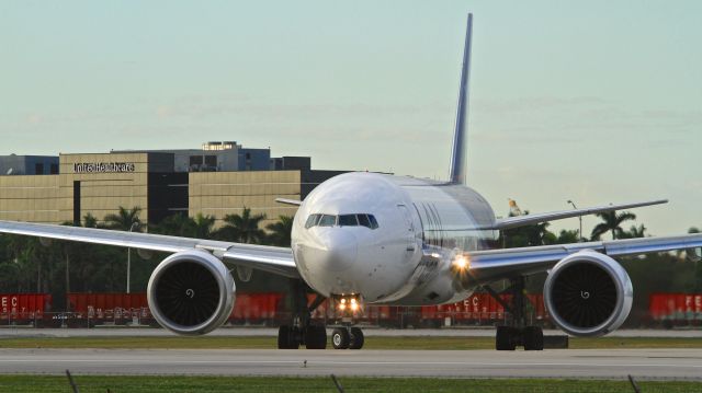 Boeing 777-200 (N772LA) - Taxiing into position on Runway 9