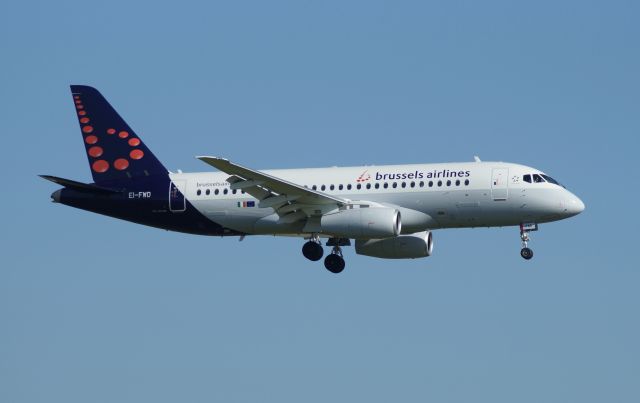 Sukhoi Superjet 100 (EI-FWD)