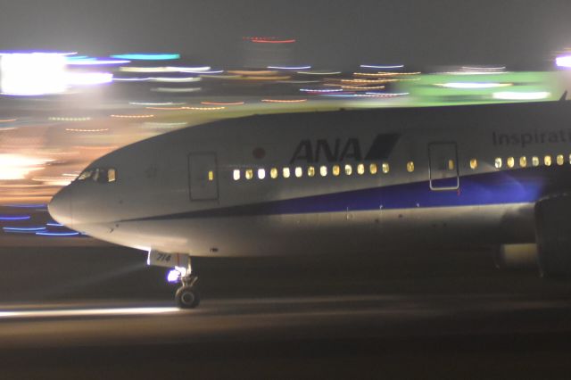 Boeing 777-200 (JA714A)