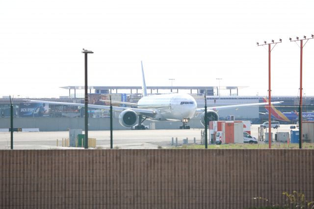 BOEING 777-300ER (9V-SWR)