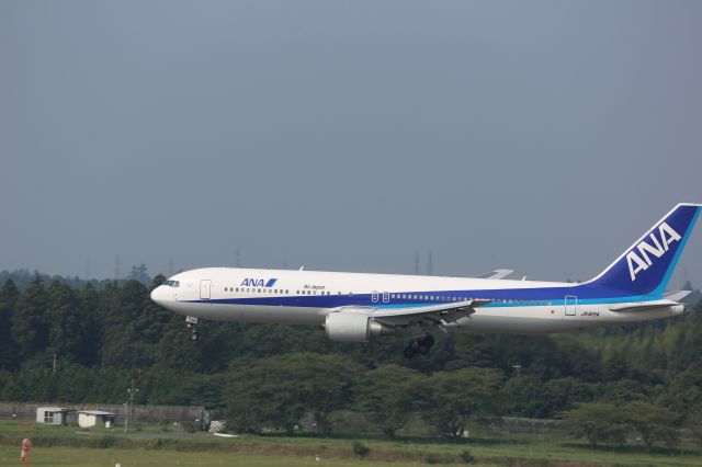 BOEING 767-300 (JA615A)