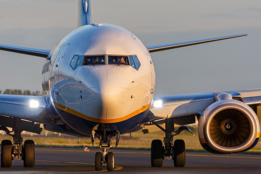 Boeing 737-800 (EI-FZA)