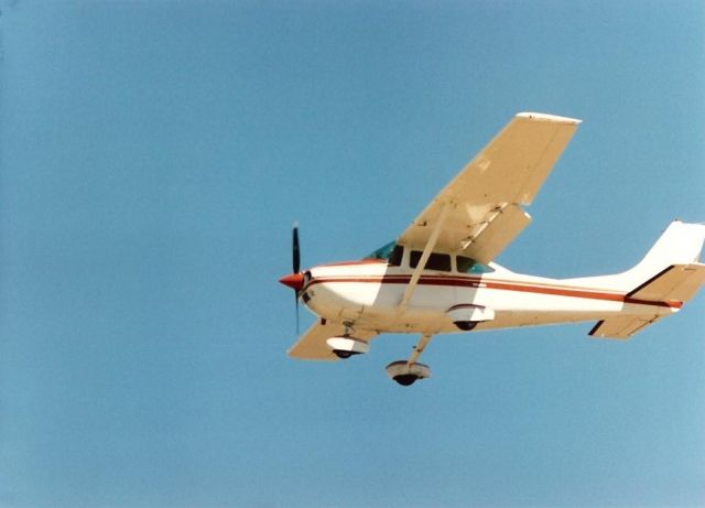 Cessna Skyhawk — - Cessna landing at Fullerton in the 1980s