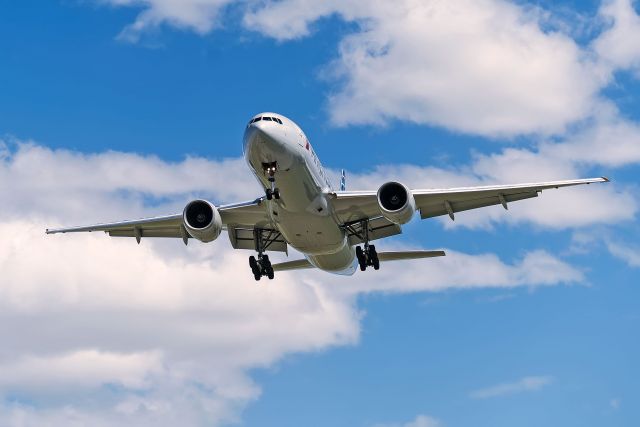 BOEING 777-300 —