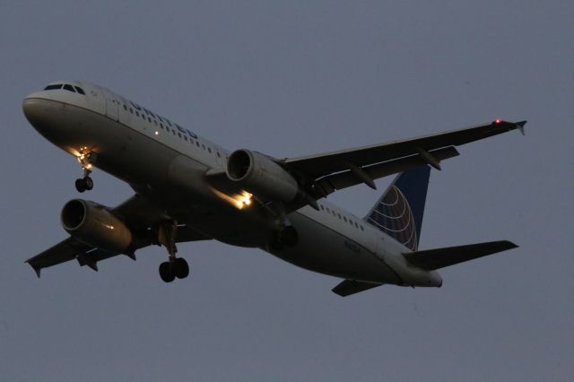 Airbus A320 (N481UA)