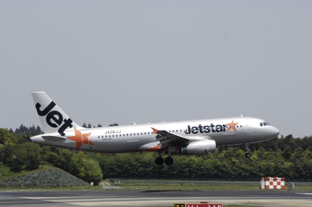 Airbus A320 (JA06JJ) - Final Approach to Narita Intl Airport Rwy16L on 2013/05/06