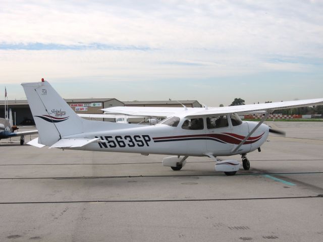 Cessna Skyhawk (N563SP) - Taxiing at Fullerton