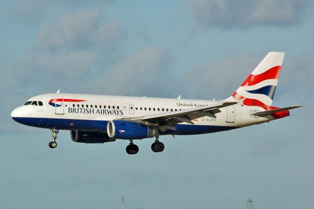 Airbus A319 (G-EUPE) - Short final für Rw 23L