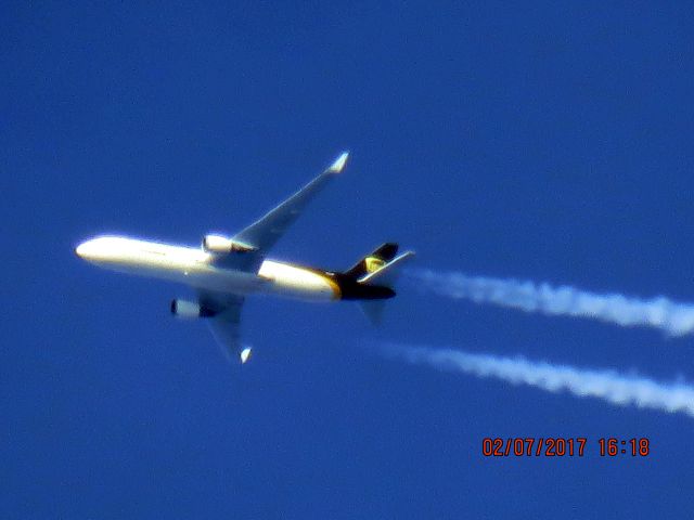 BOEING 767-300 (N326UP)