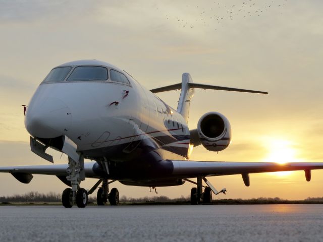 Bombardier Challenger 300 (N527FX)