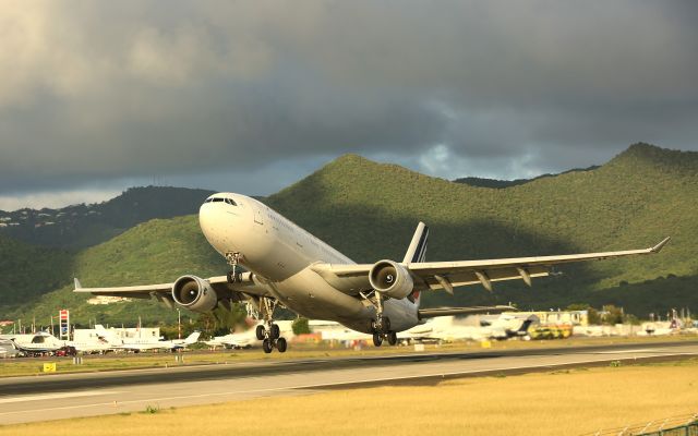 Airbus A330-200 (F-GZCD)