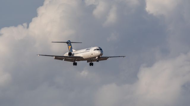 Fokker 100 (VH-UQN)