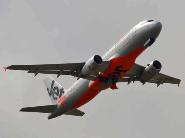 Airbus A320 (VH-VQI) - Getting airborne off runway 23. Saturday, 24th March 2012.