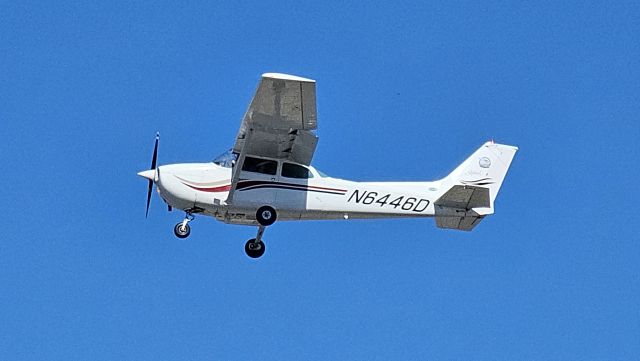 Cessna Skyhawk (N6446D)