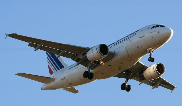 Airbus A319 (F-GRHU) - Airbus A319-111, Roissy CDG Airport (LFPG/CDG)