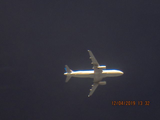 Airbus A320 (N452UA)