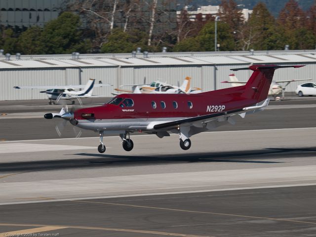 Pilatus PC-12 (N292P) - N292P arriving on RWY 21