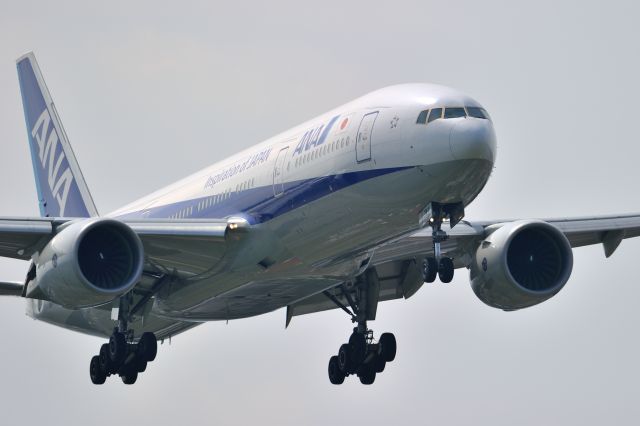 Boeing 777-200 (JA744A)