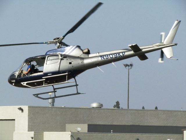 N909KP — - Lifting off from Fullerton