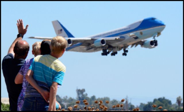 N28000 — - Air Force One (SAM 28000) departing Castle Airport