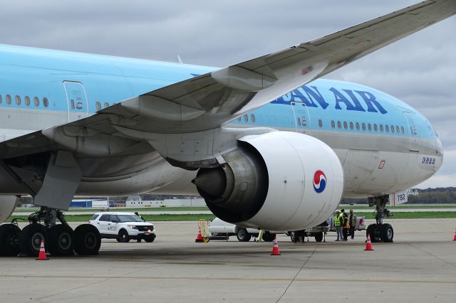 BOEING 777-300ER (HL7782) - Korean Air's inaugural scheduled cargo service to Rockford! RFD and Korean Air recently signed a cargo deal, so Korean runs a lot of weekly nonstops from Seoul into RFD now.