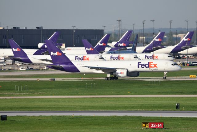 Boeing 757-200 (N795FD)