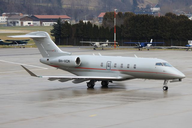 Canadair Challenger 350 (9H-VCM)