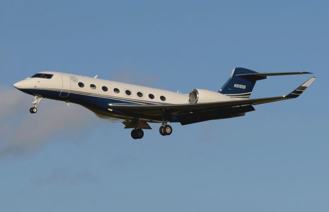 Gulfstream Aerospace Gulfstream G650 (N919SB) - 02/02/2014br /Landing 27