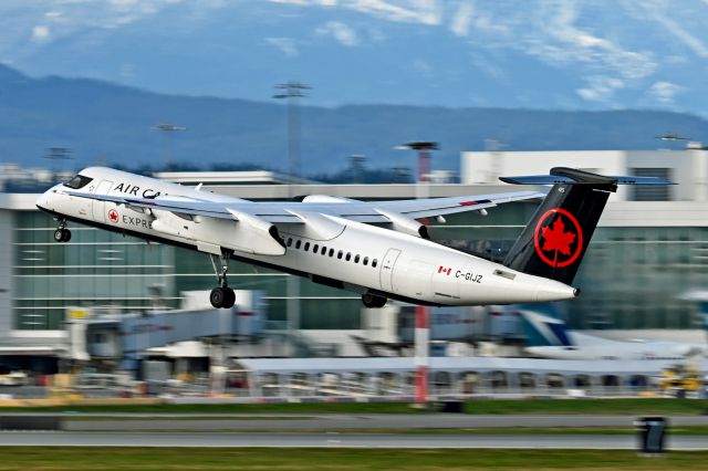 de Havilland Dash 8-400 (C-GIJZ)