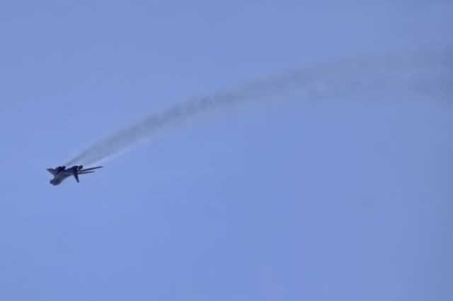 — — - A Rockwell B-1B Lancer goes inverted while leaving Beale AFB