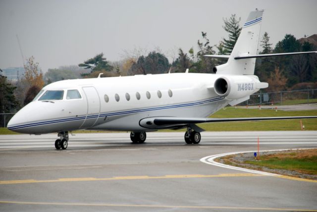 IAI Gulfstream G200 (N48GX) - Israeli Aicraft Industries Galaxy c/n 017 mfg in 2000 (Gulfstream 200) visiting Torontos Buttonville Airport. Nov 3/08. N48GX turning off ruway 21, arriving from Bedford Mass. after a 54 minute flight.