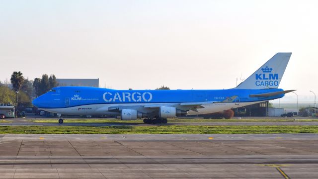 Boeing 747-400 (PH-CKA) - KLM Cargo Boeing 747-406ERF PH-CKA in Santiago 