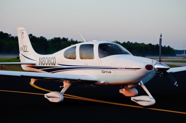 Cirrus SR-22 (N806CD)