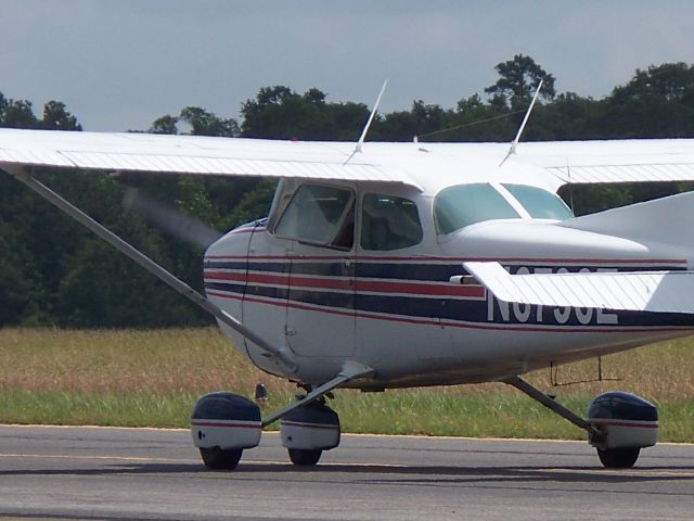 Cessna Skyhawk (N6796E) - A nice 172 taxiing down alpha for takeoff at Lone Star.