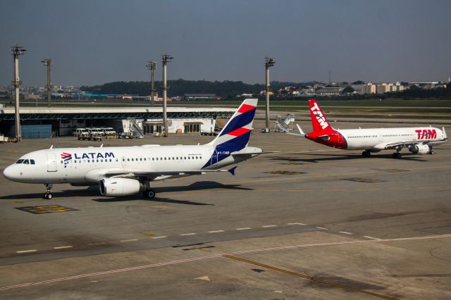 Airbus A319 (PT-TMB)
